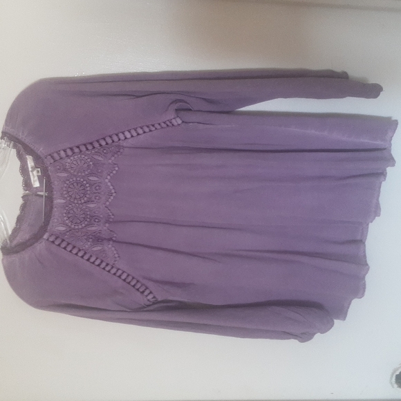 ANDREE BY UNIT Tops - Andree By Unit Lilac Top Crochet & Lace Detail Sz M